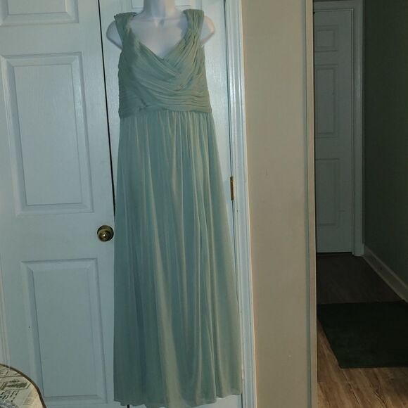 David's Bridal Crisscross off-the-shoulder mesh bridesmaid dress Sz 12 - Picture 1 of 9